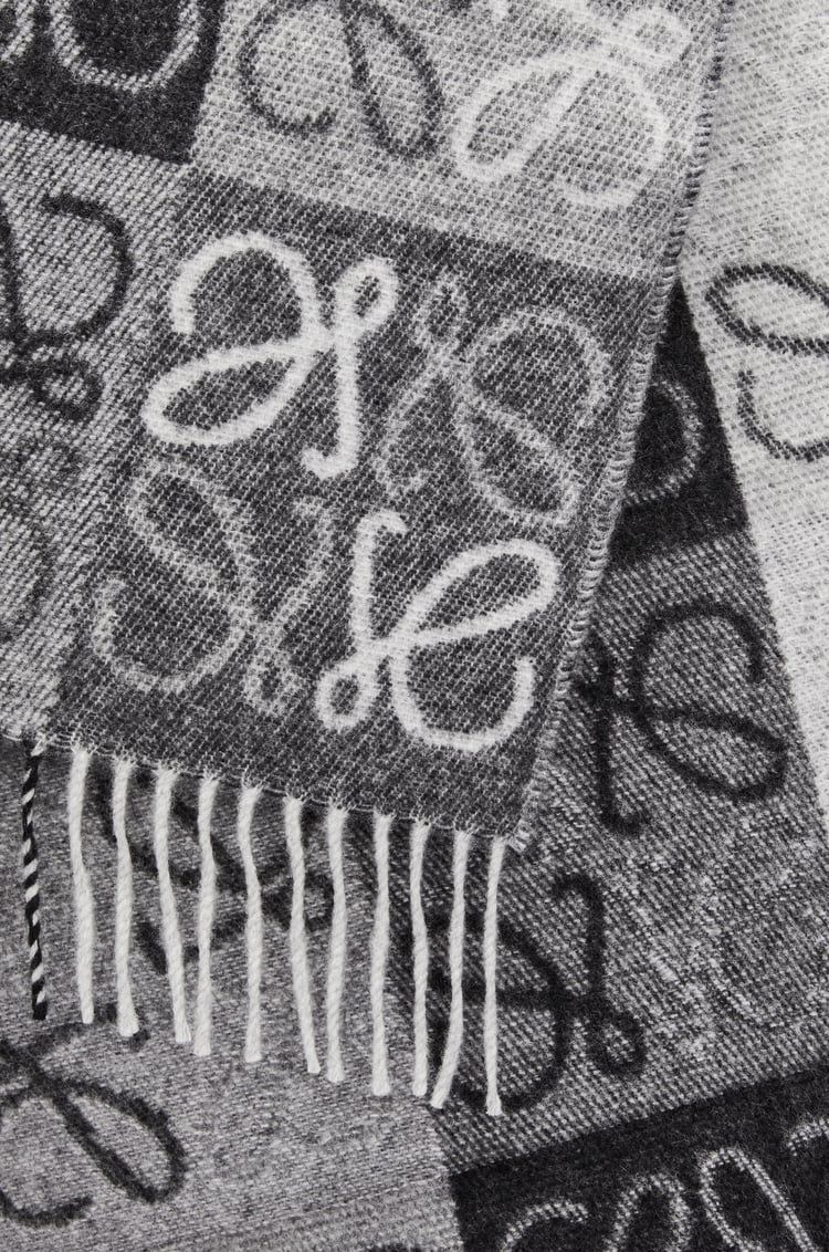 Scarf in wool and cashmere