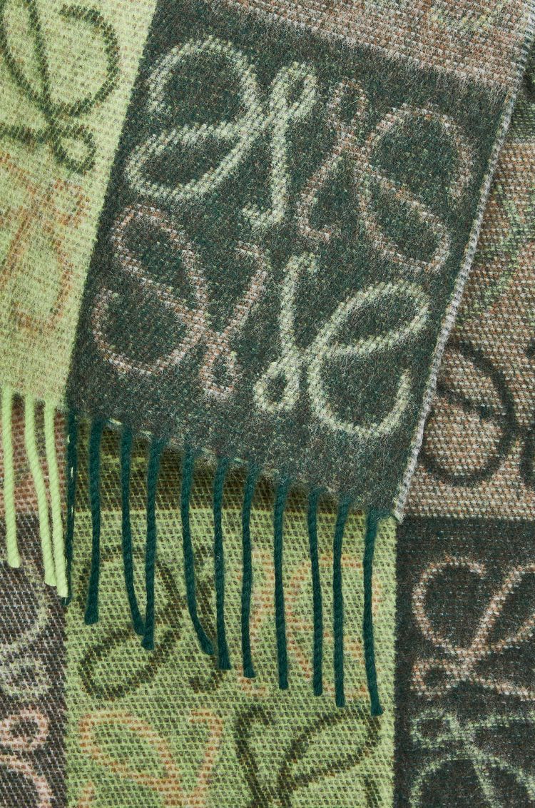 Scarf in wool and cashmere