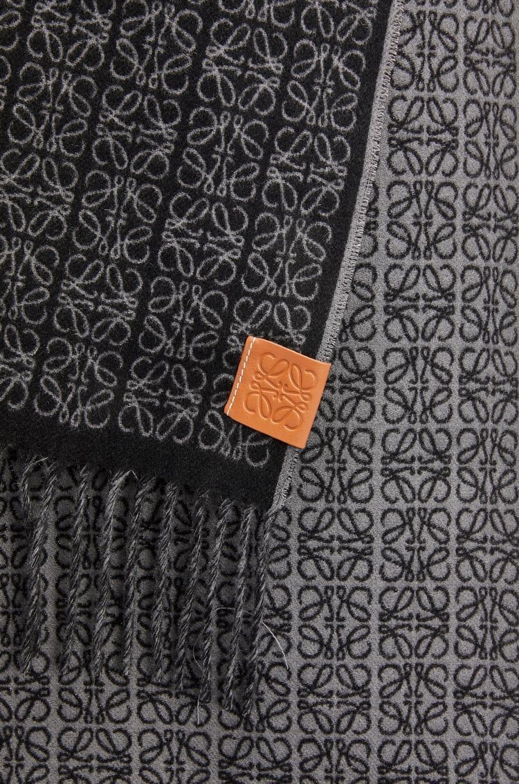 Scarf in cashmere