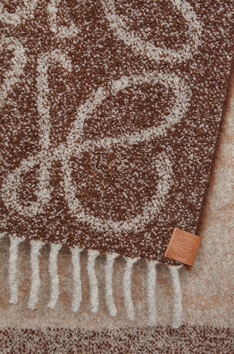 Anagram scarf in alpaca and wool