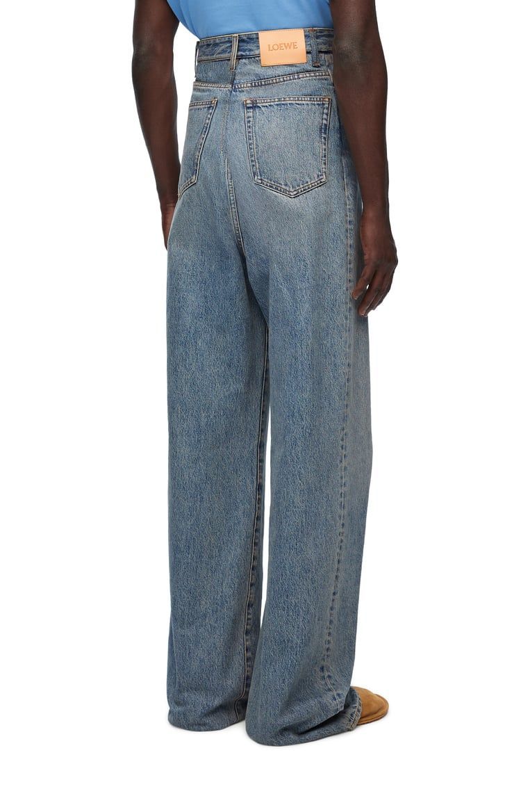 High waisted jeans in denim