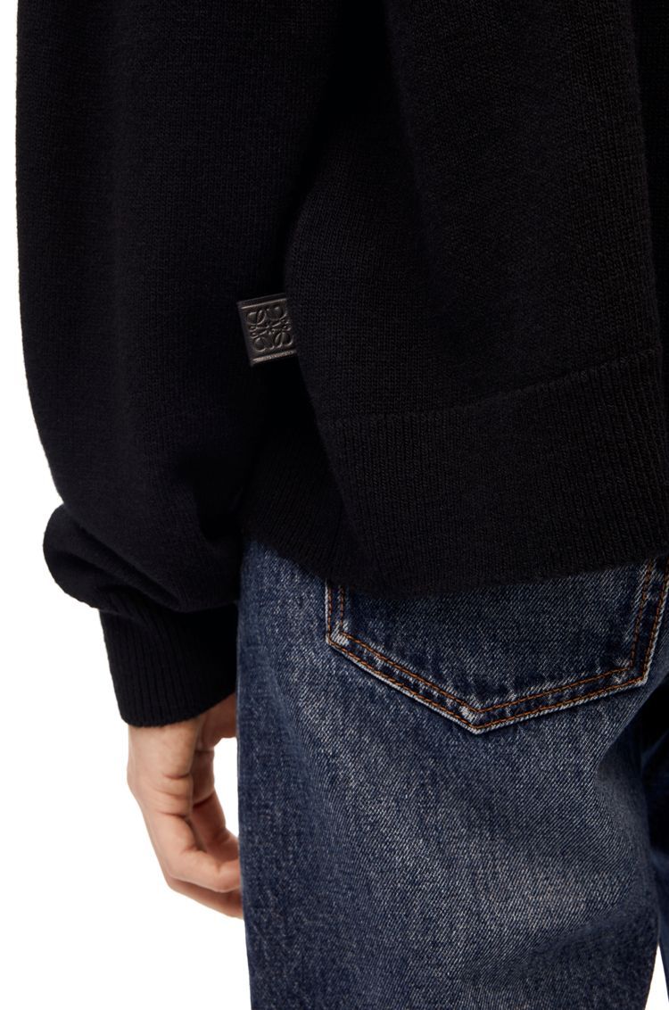 Asymmetric sweater in wool