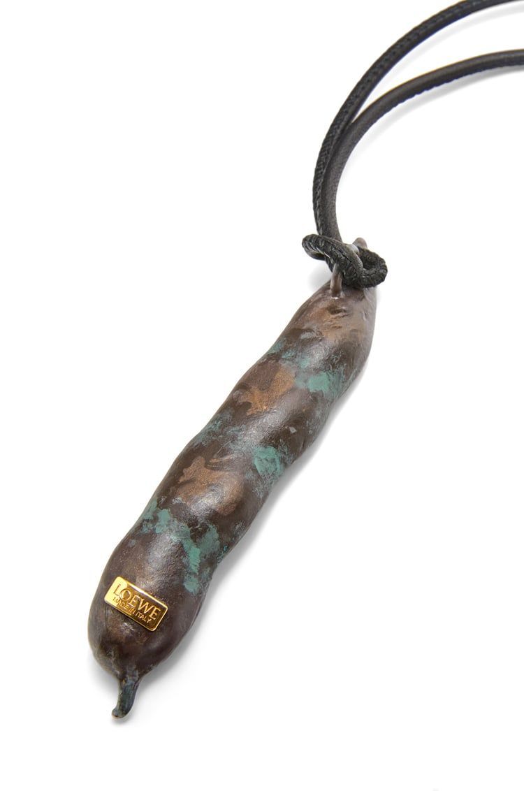 Bean pendant in calfskin and brass