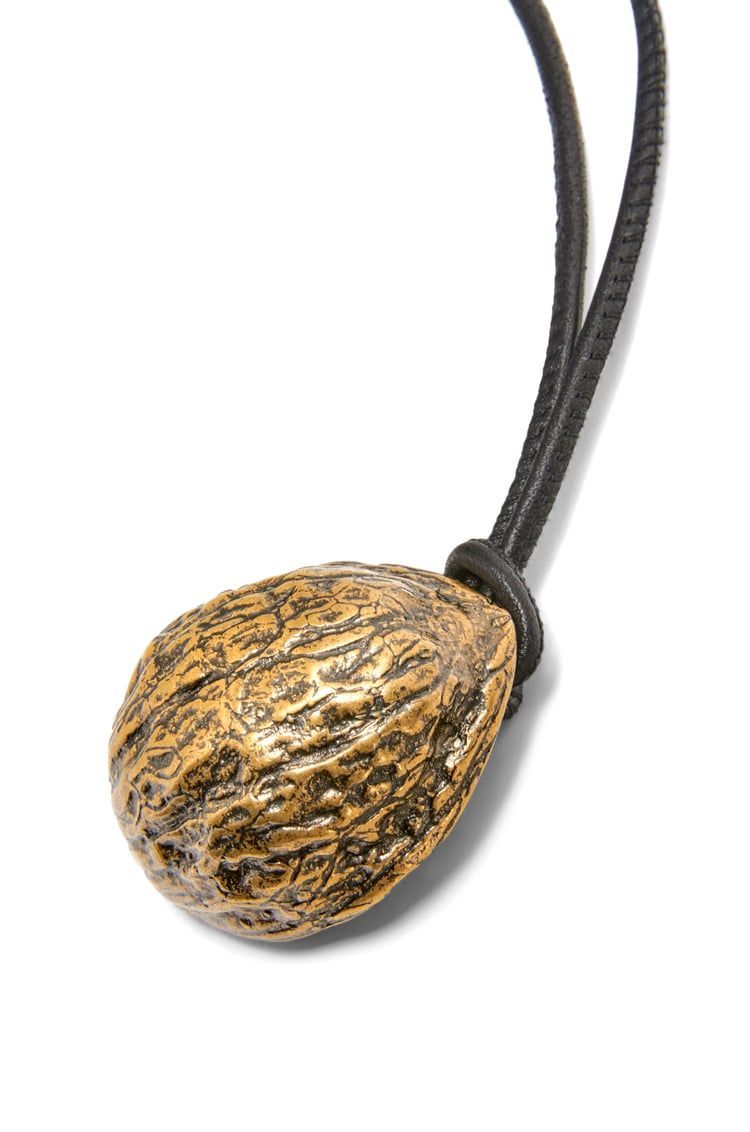Walnut pendant in calfskin and brass
