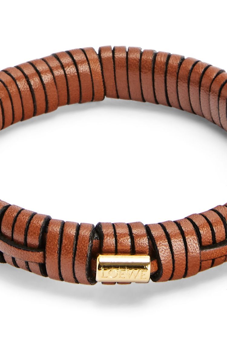 Woven bangle in brass and classic calfskin