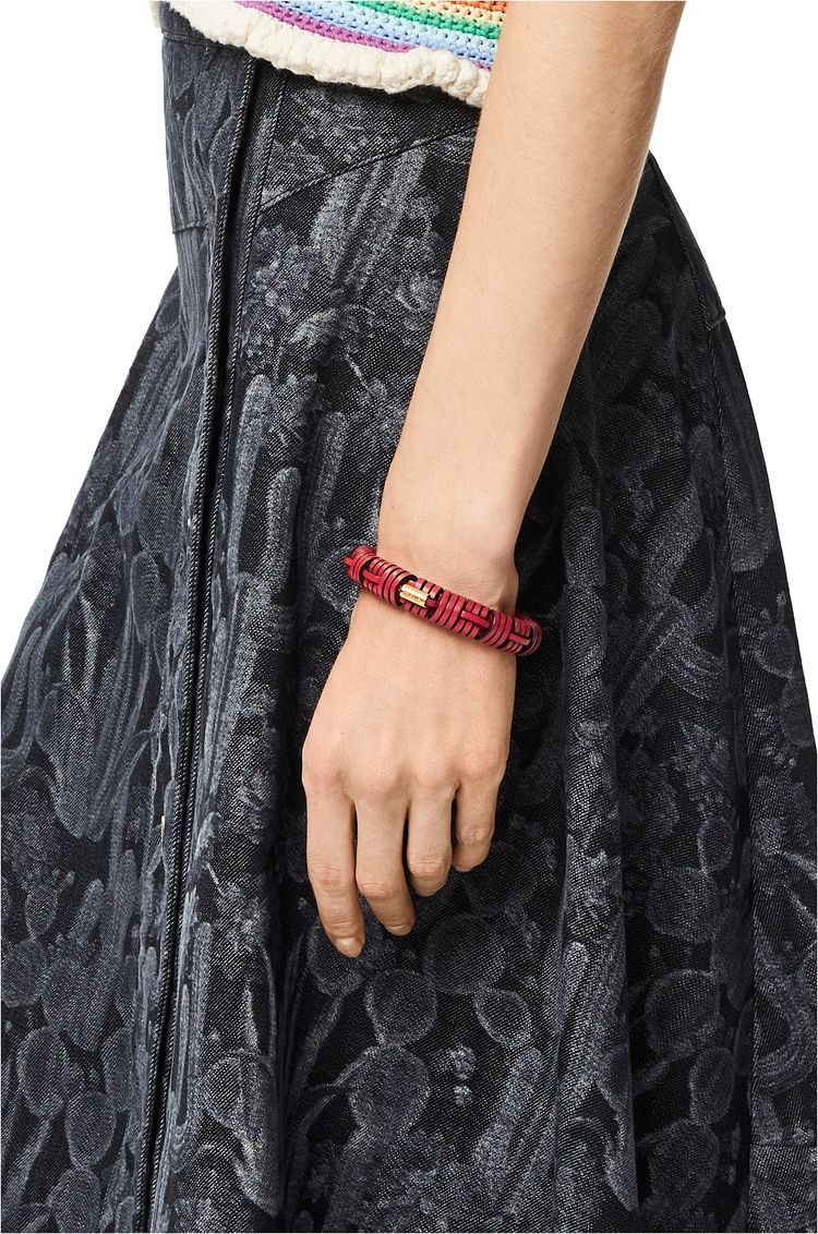 Woven bangle in brass and classic calfskin