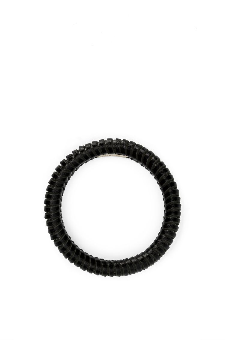 Interlock bangle in classic calfskin