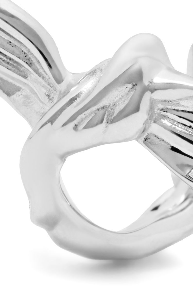 Knuckle Not earrings in white gold