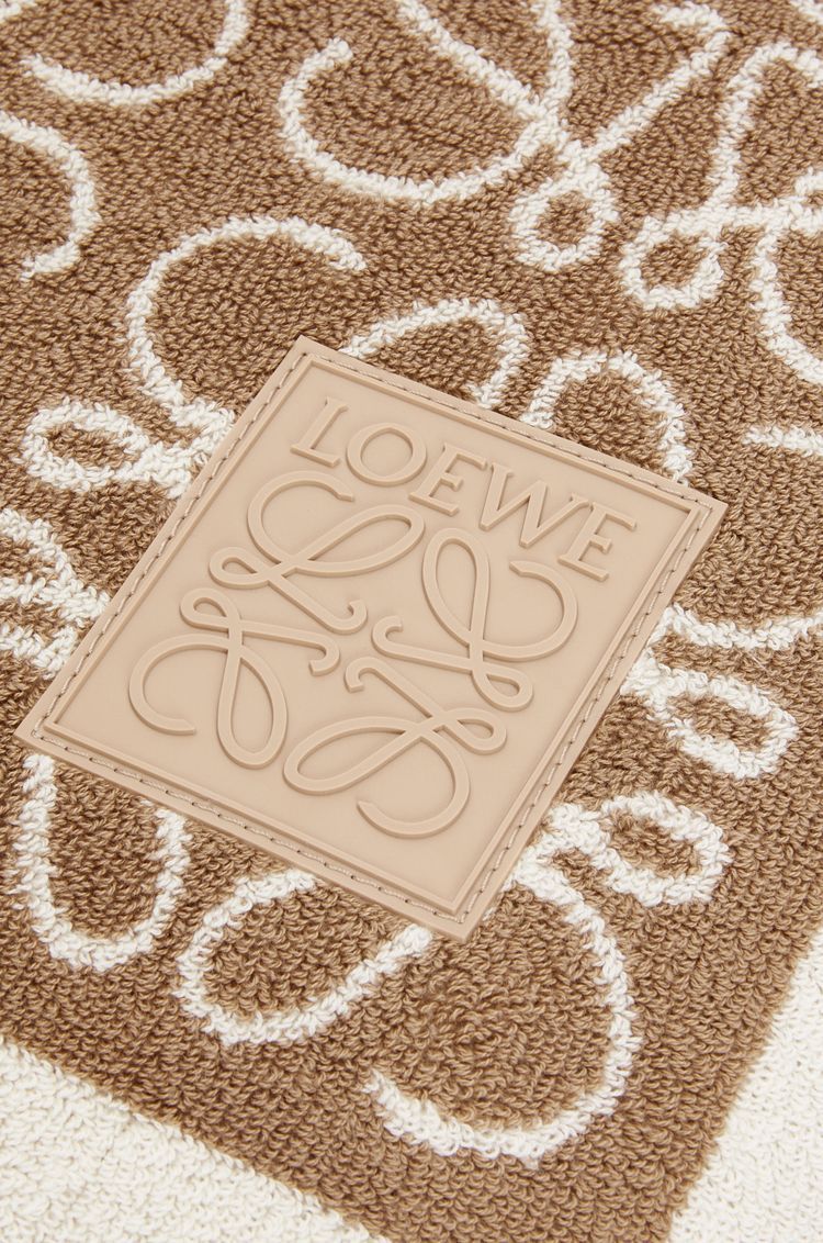 Anagram towel in cotton