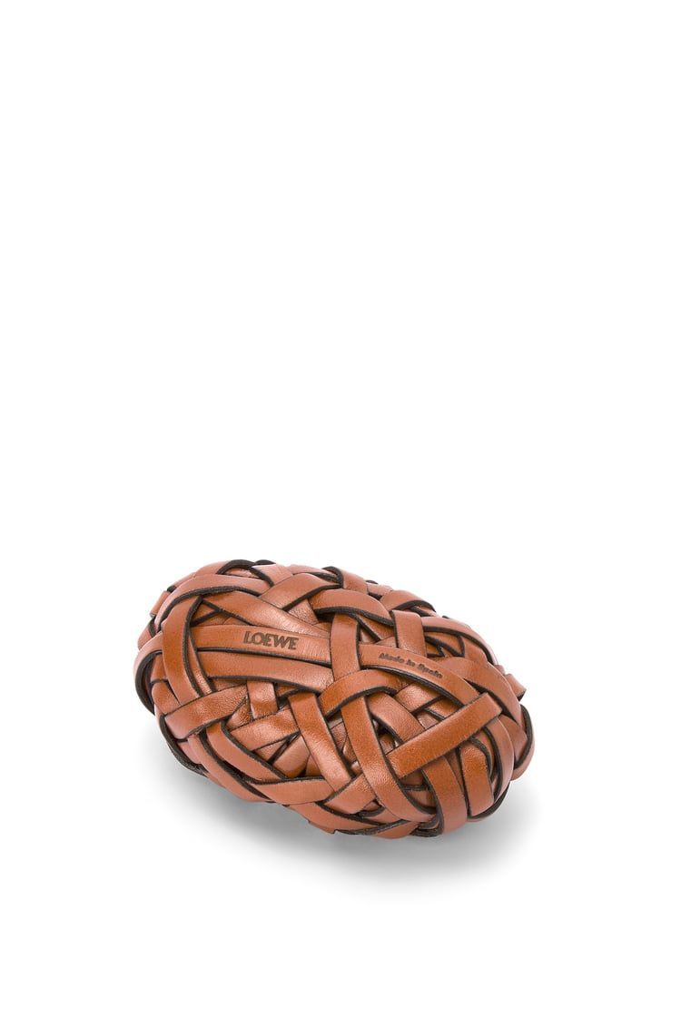 Nest woven paperweight in stone and calfskin