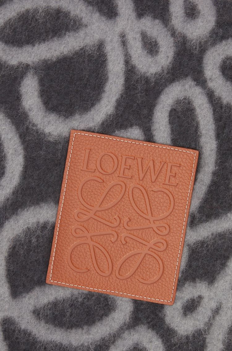Anagram blanket in alpaca and wool