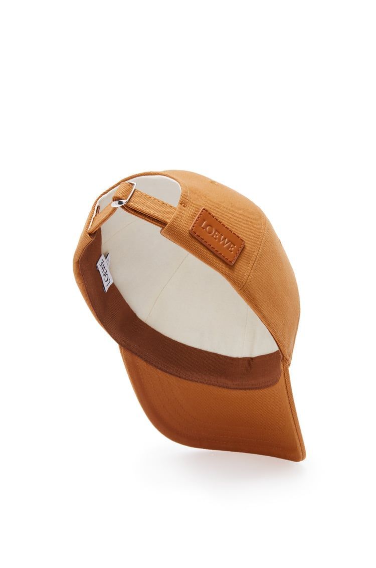 Cap in canvas