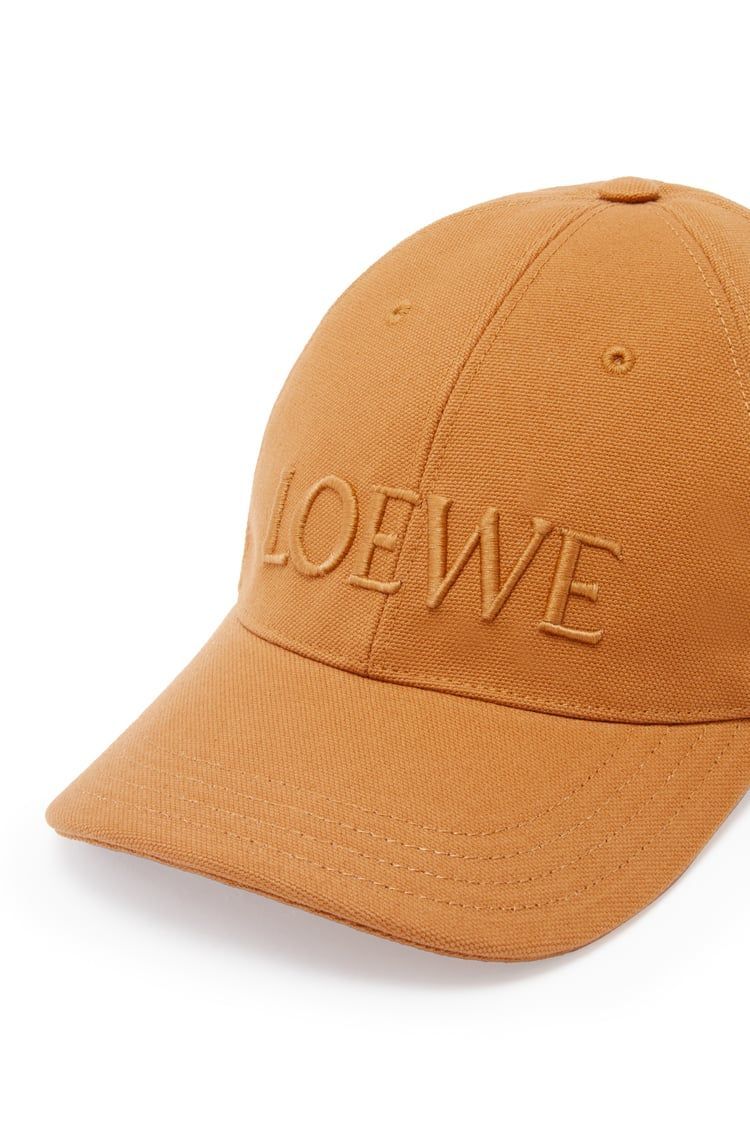 Cap in canvas