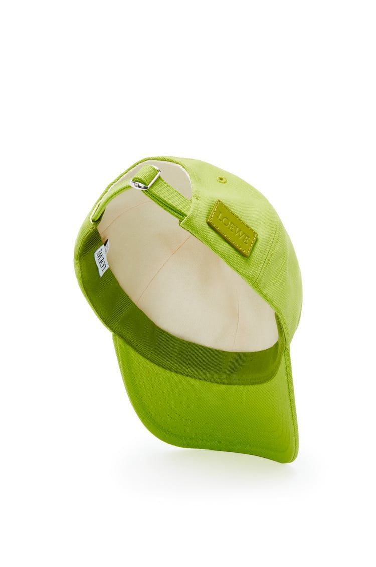 Cap in canvas