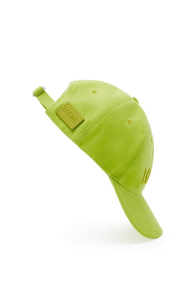 Cap in canvas
