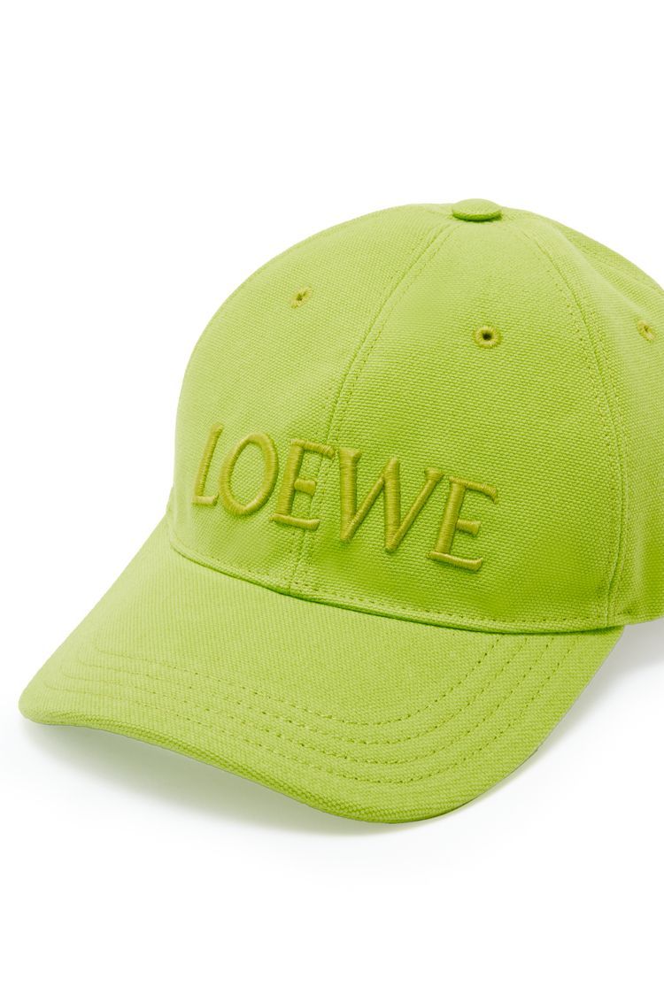 Cap in canvas