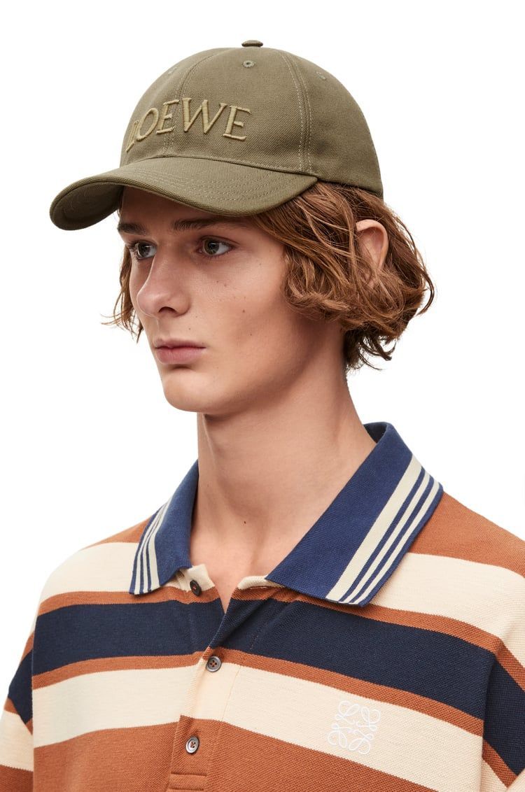 Cap in canvas