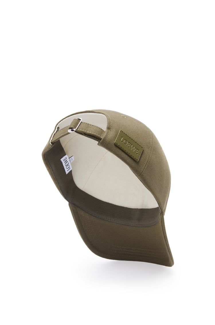 Cap in canvas