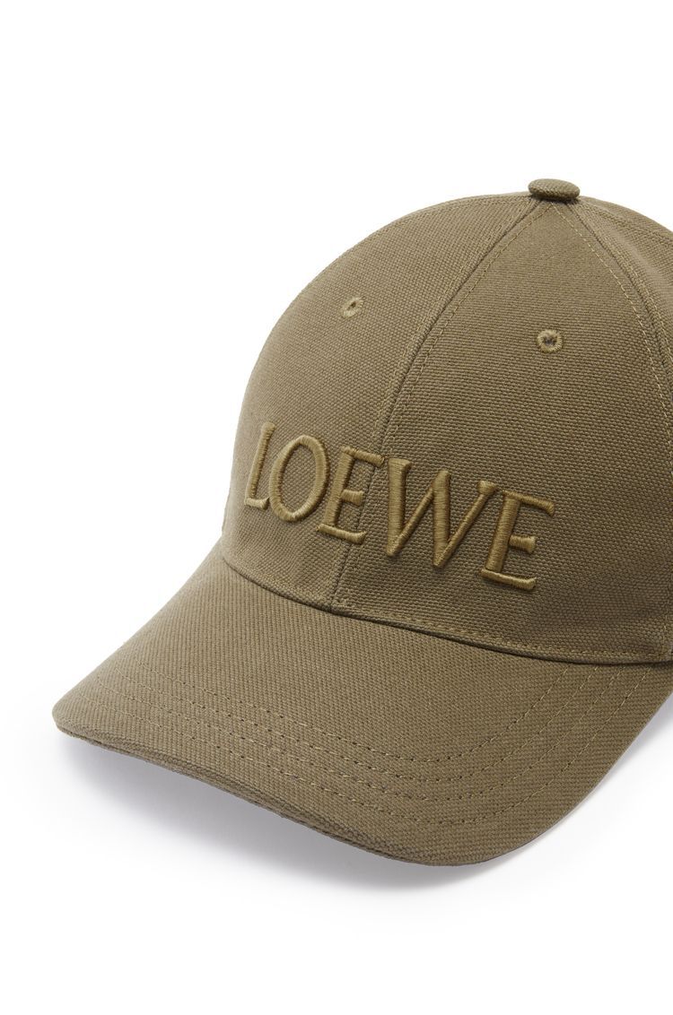 Cap in canvas