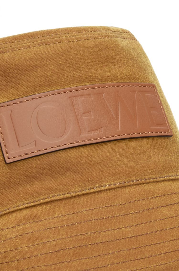 Bucket hat in waxed canvas and calfskin