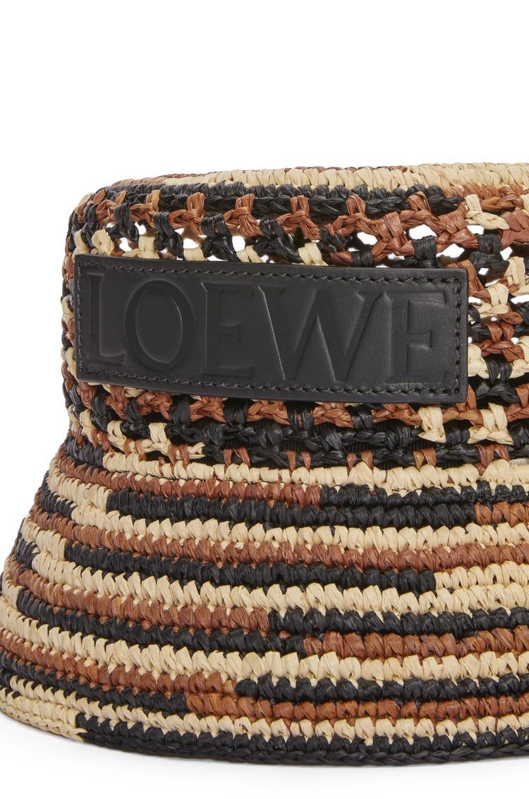 Bucket hat in raffia