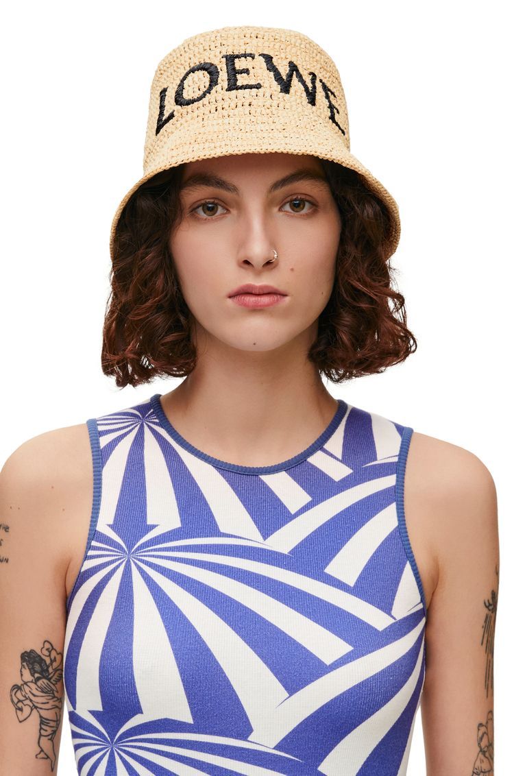 Bucket hat in raffia