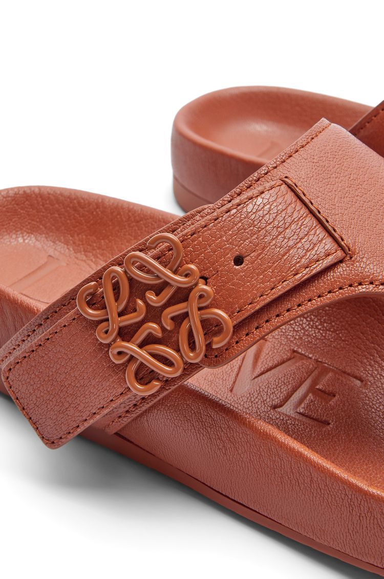 Ease toe post sandal in goatskin