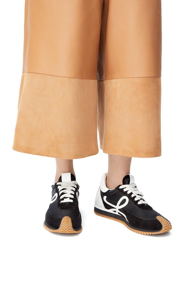 Flow Runner in nylon and suede