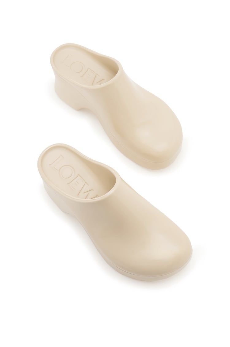 Foam clog in light foam rubber