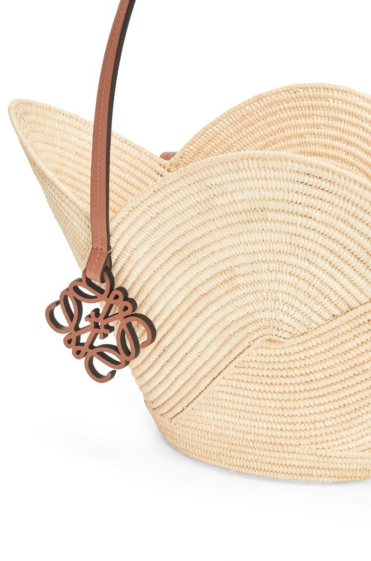 Petal basket bag in raffia and calfskin