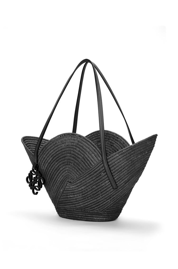 Petal basket bag in raffia and calfskin