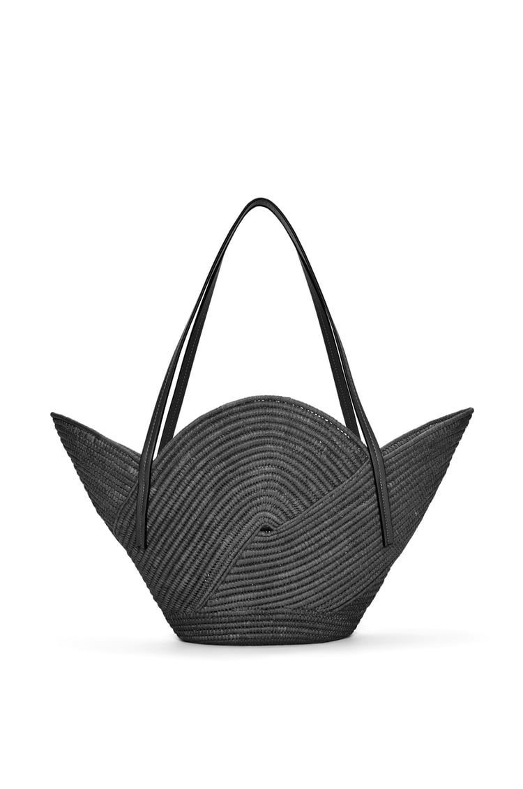 Petal basket bag in raffia and calfskin