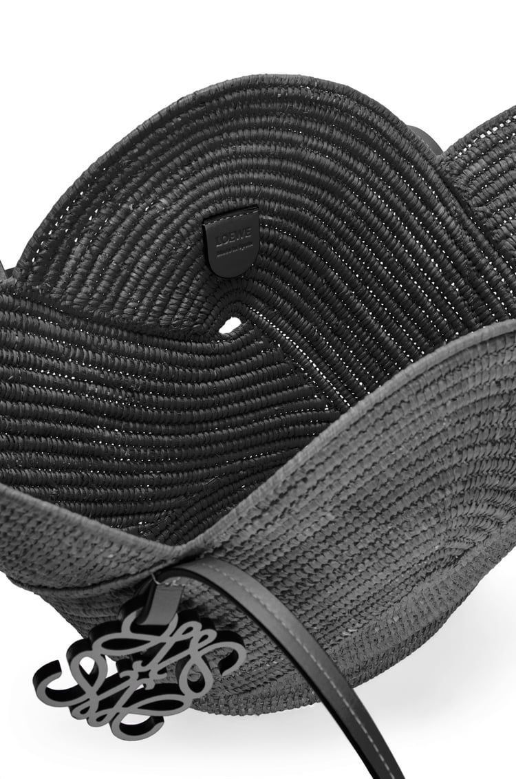 Petal basket bag in raffia and calfskin