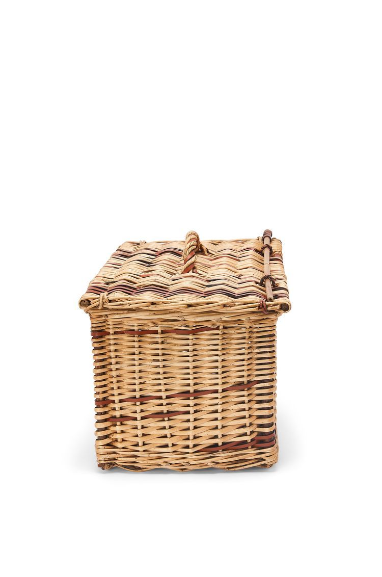 Chest basket in wicker and leather