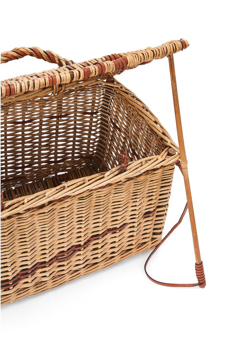 Chest basket in wicker and leather