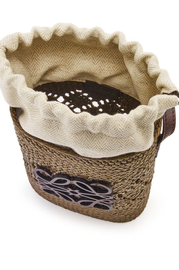 Anagram Ajouré square pocket in iraca palm and classic calfskin