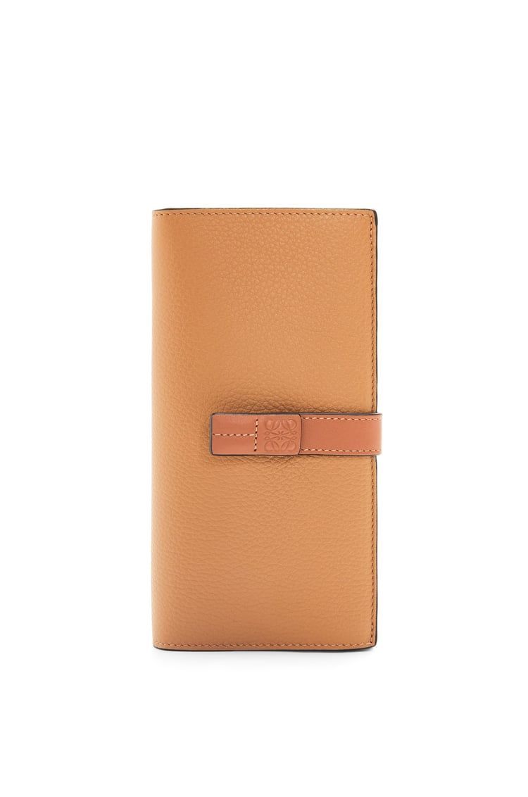 Large vertical wallet in grained calfskin