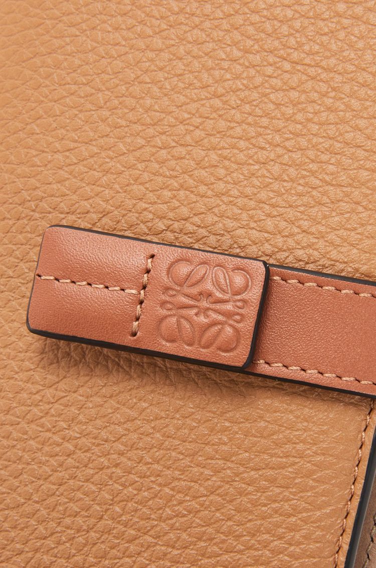 Large vertical wallet in grained calfskin