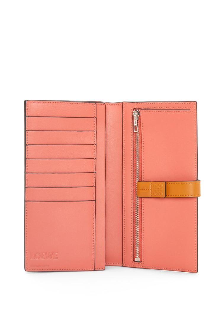 Large vertical wallet in grained calfskin