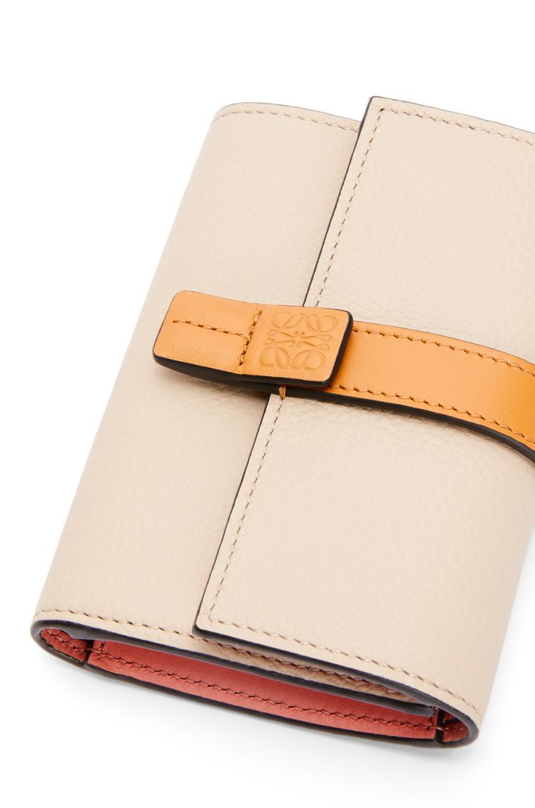 Small vertical wallet in soft grained calfskin
