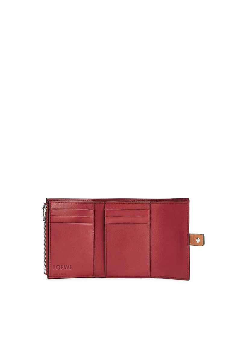 Small vertical wallet in soft grained calfskin