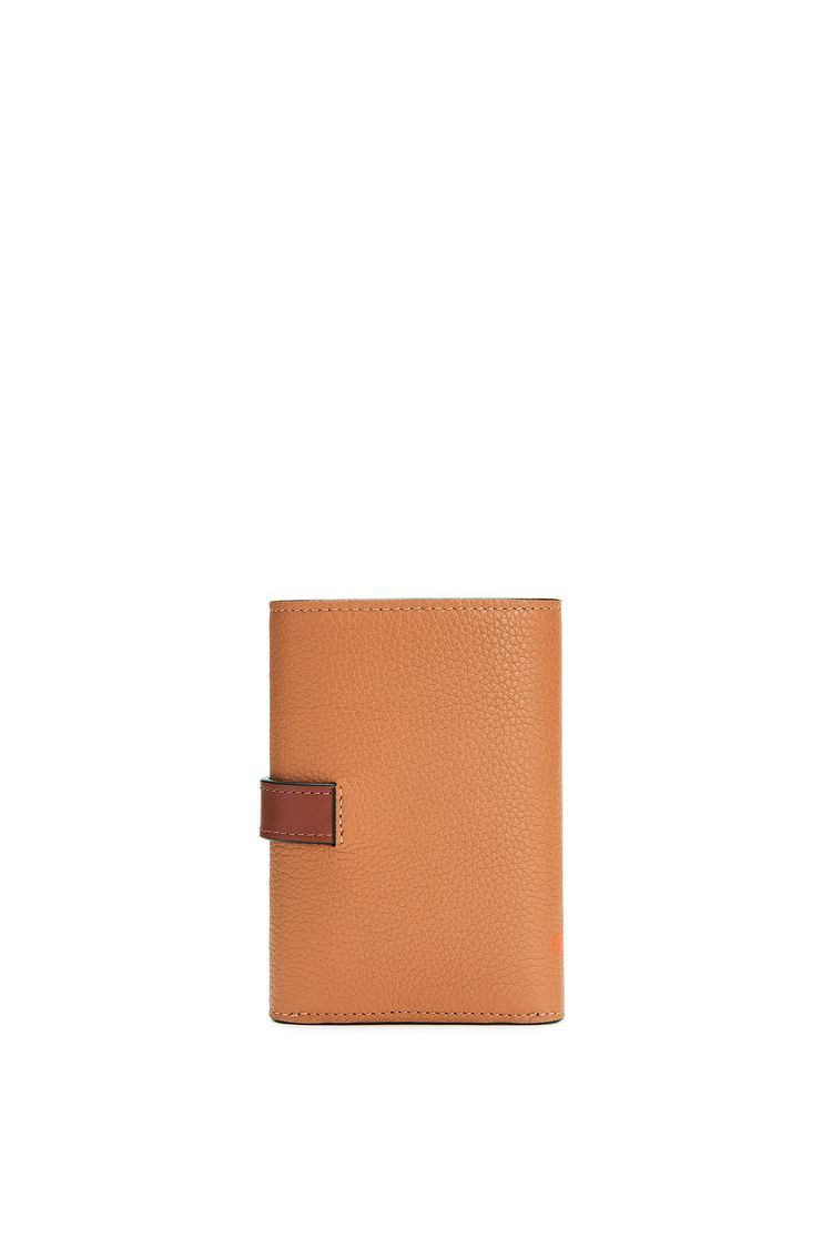 Small vertical wallet in soft grained calfskin