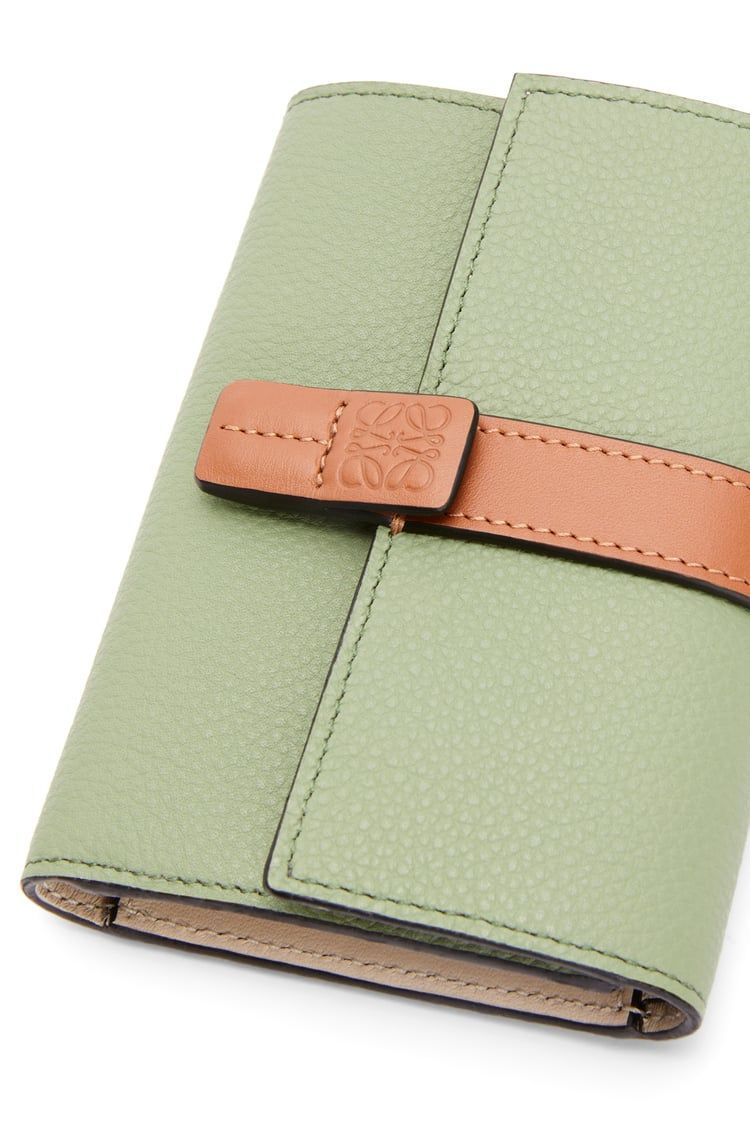 Small vertical wallet in soft grained calfskin