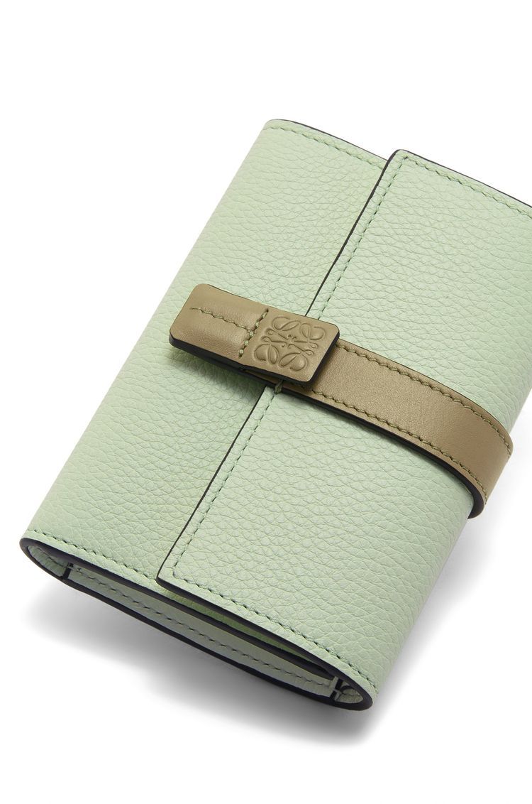 Small vertical wallet in soft grained calfskin