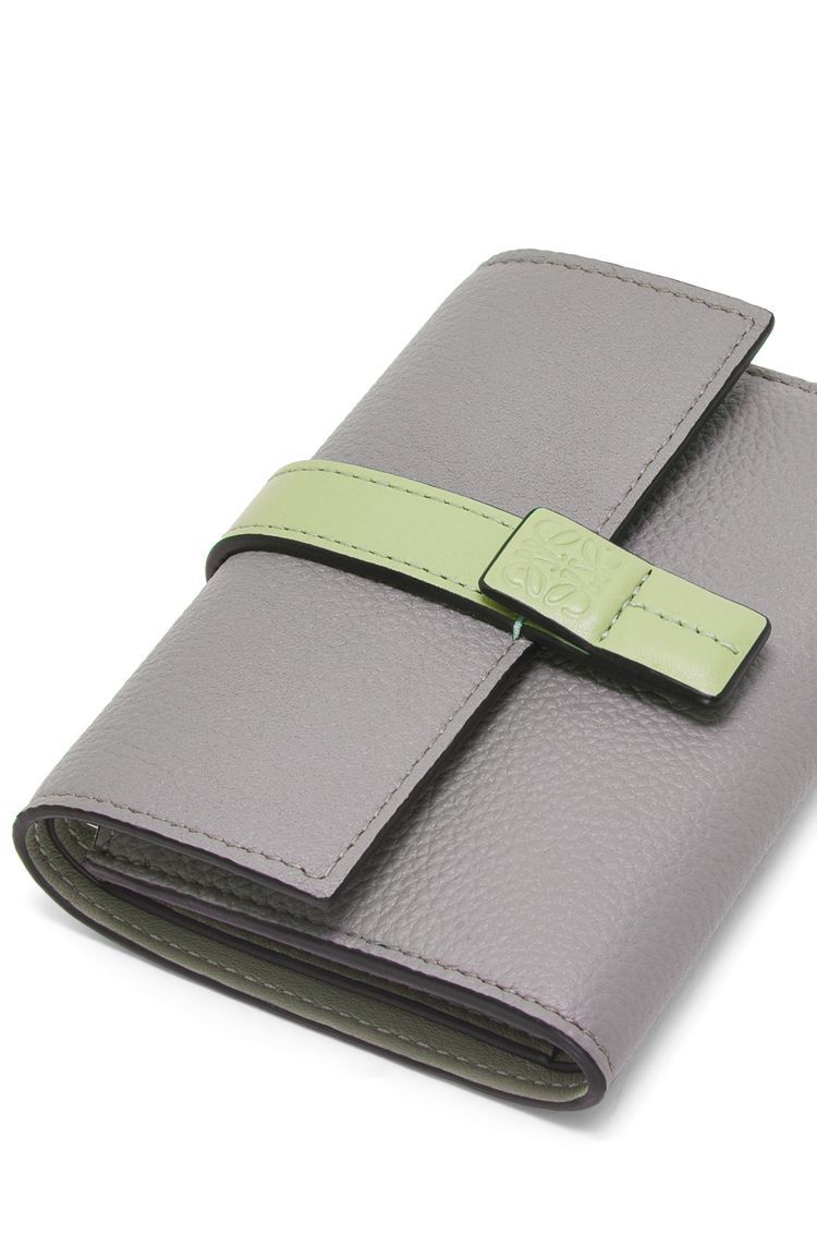 Small vertical wallet in soft grained calfskin