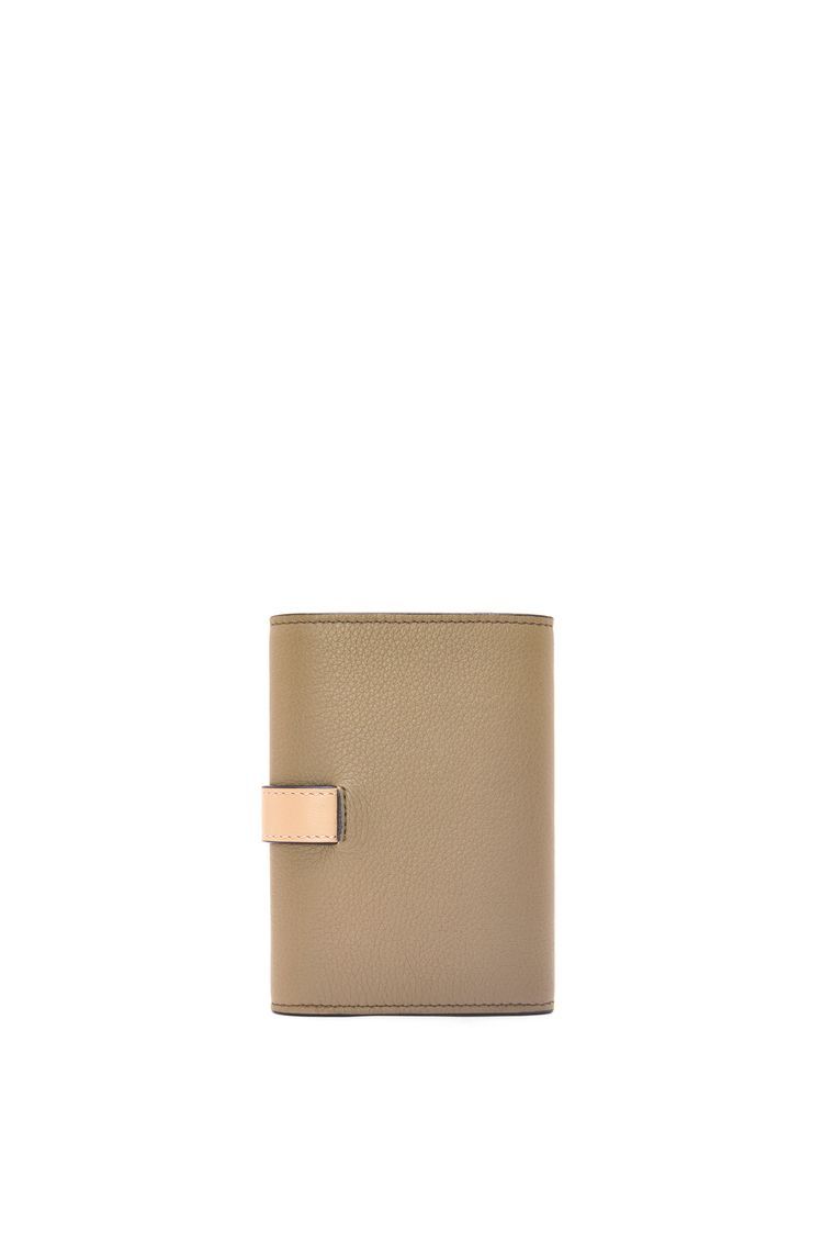 Small vertical wallet in soft grained calfskin