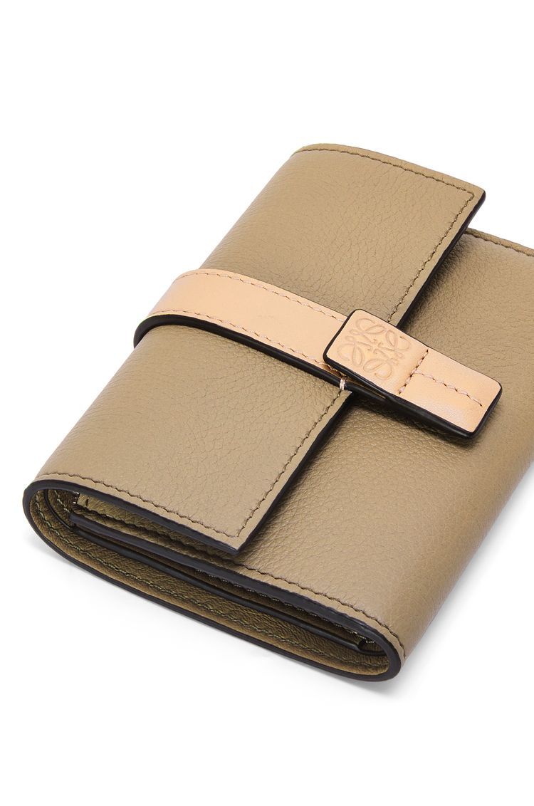 Small vertical wallet in soft grained calfskin