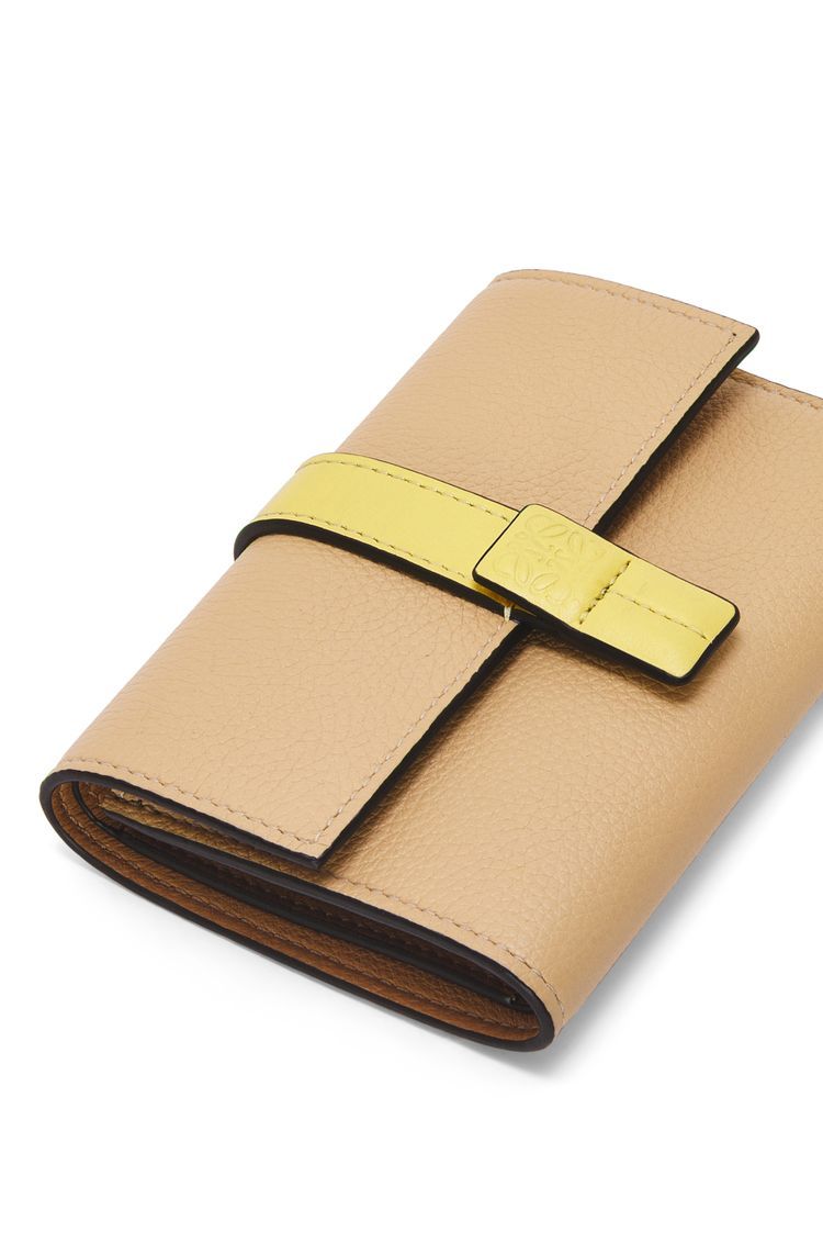 Small vertical wallet in soft grained calfskin