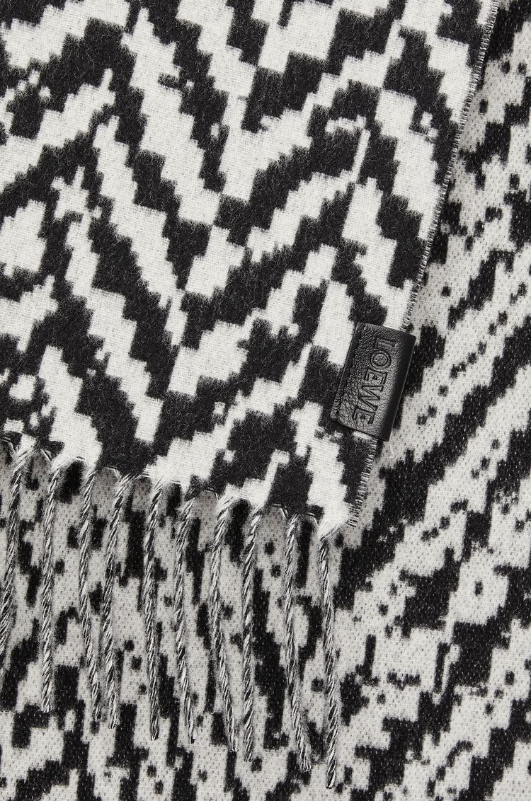 Scarf in wool and cashmere