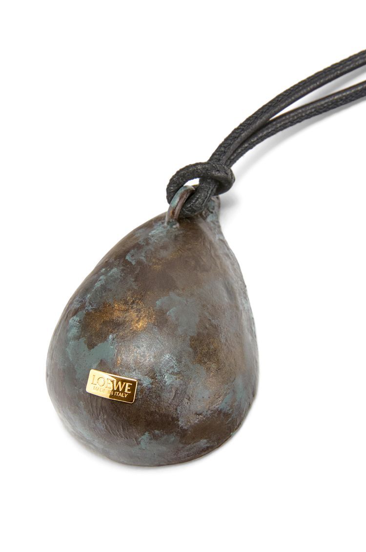 Fig pendant in calfskin and brass